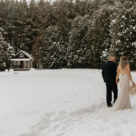 A Rustic Cabin In The Woods Orangeville Exterior foto
