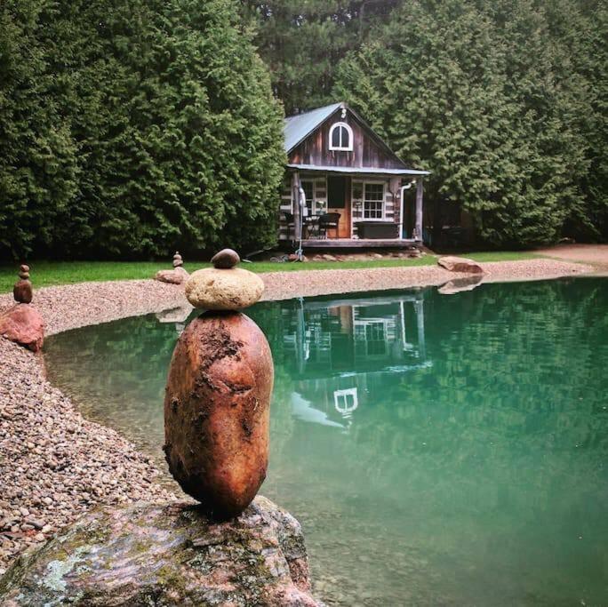 A Rustic Cabin In The Woods Orangeville Exterior foto