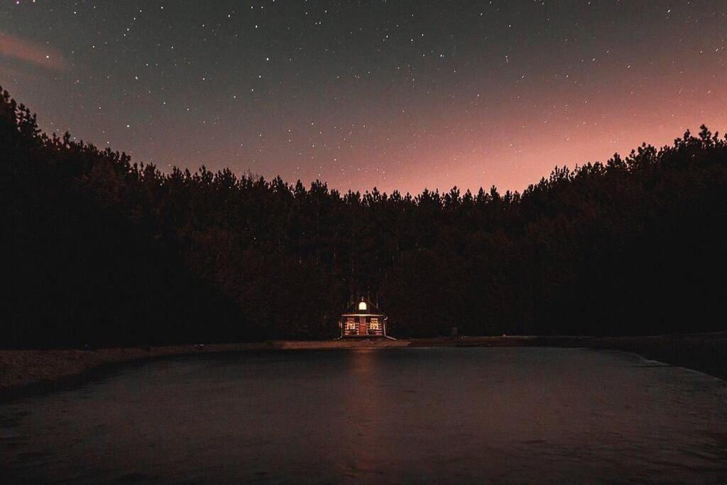 A Rustic Cabin In The Woods Orangeville Exterior foto