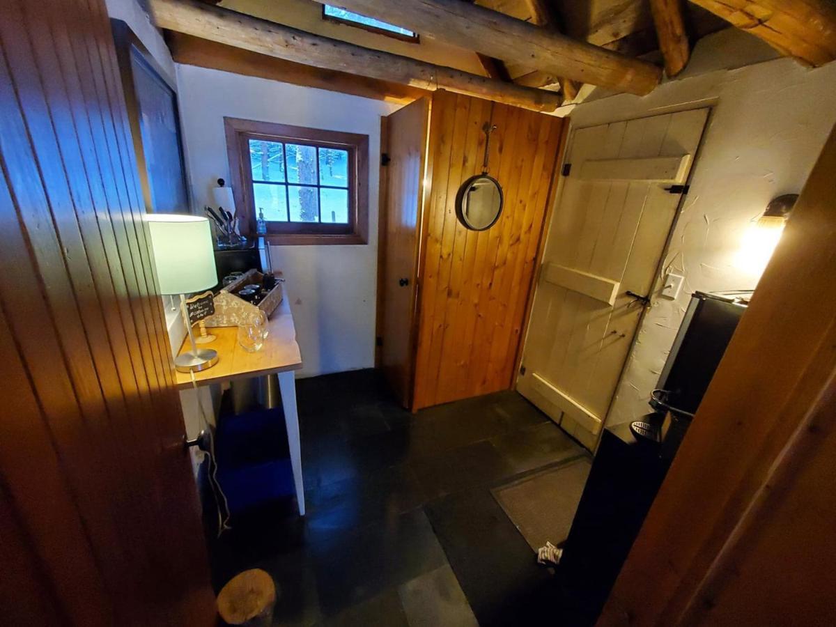 A Rustic Cabin In The Woods Orangeville Exterior foto